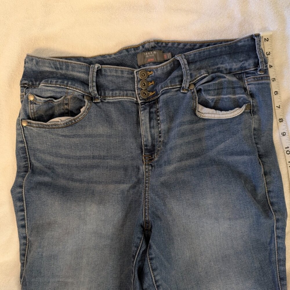 Torrid Feel The Fit Jegging - Picture 3 of 6